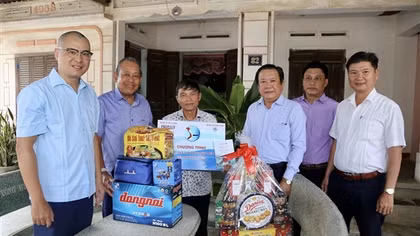 Chương trình “Cùng ngư dân thắp sáng đèn trên biển” tại Phú Yên