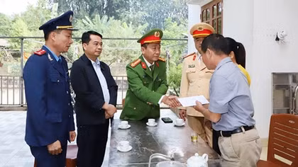 Thăm hỏi, hỗ trợ gia đình các nạn nhân bị tai nạn giao thông