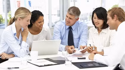 Gỡ vướng thủ tục cấp phép người lao động nước ngoài cho doanh nghiệp