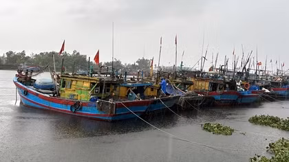 Diễn biến phức tạp của áp thấp nhiệt đới và mưa lũ, Quảng Nam cấm biển từ 16h ngày 17/10