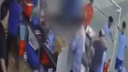 Mâu thuẫn trên sân bóng, nhóm đối tượng mang hung khí đi truy sát