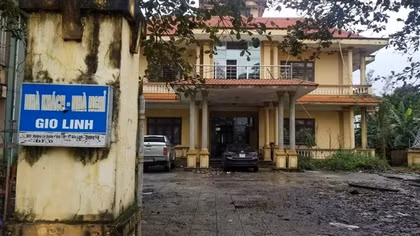 Trụ sở cũ bỏ hoang, lãng phí nhiều lô đất “vàng”