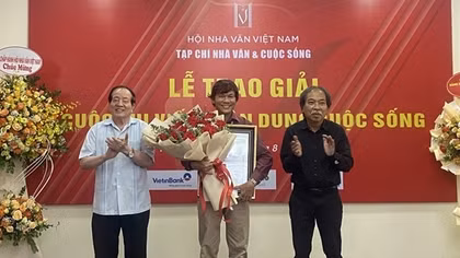 Trao giải cuộc thi viết “Chân dung cuộc sống”