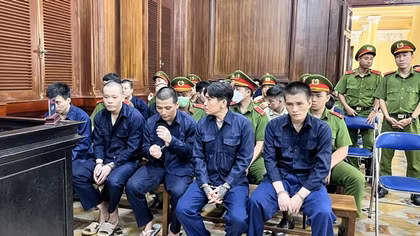 Nhóm “áo cam” đập phá quán ốc, gây náo loạn đường phố ra toà lãnh án