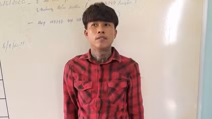 Kẻ cướp trốn truy nã đặc biệt nguy hiểm ra đầu thú