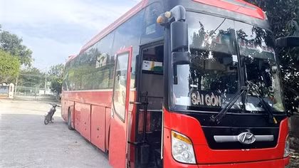 Trưng cầu giám định giấy tờ xe ô tô khách nghi vấn giả mạo