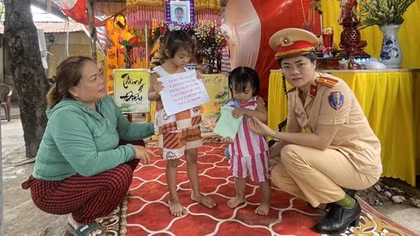 Người nhà nạn nhân cảm kích trước tấm lòng của cán bộ chiến sĩ Đội CSGT Phú Lâm