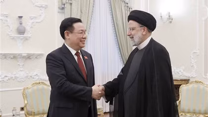 Chủ tịch Quốc hội Vương Đình Huệ hội kiến Tổng thống Iran Ebrahim Raisi