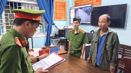 Cựu cán bộ cảng vụ hàng không lừa chạy việc rồi bỏ trốn