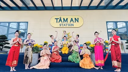 Tưng bừng lễ hội trên núi Bà Đen trong tháng 4