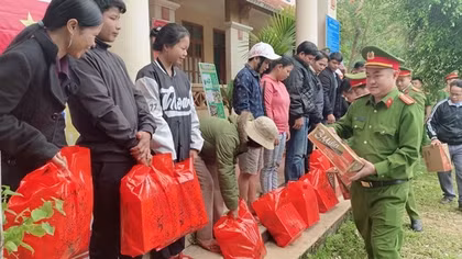 "Việc gì có lợi cho dân phải hết sức làm"