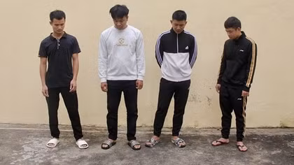 Bất ngờ bị nhóm người lạ bế lên xe, ép viết giấy vay nợ 6 tỷ