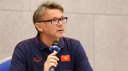 Ông Philippe Troussier dẫn dắt đội tuyển bóng đá Việt Nam đến năm 2026