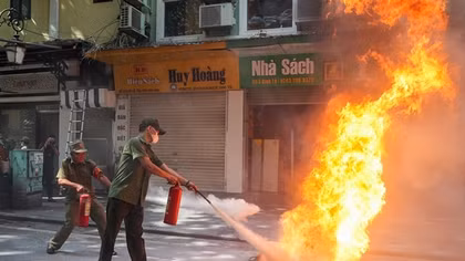 Công an phường Tràng Tiền tổ chức diễn tập phòng cháy theo mô hình mới
