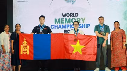Đặng Ngọc Phương Trinh phá kỷ lục tại cuộc thi trí nhớ thế giới