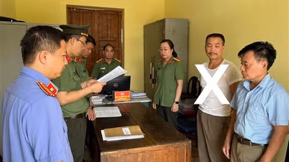 Khởi tố đối tượng tự ý thu tiền chuyển đổi cây trồng