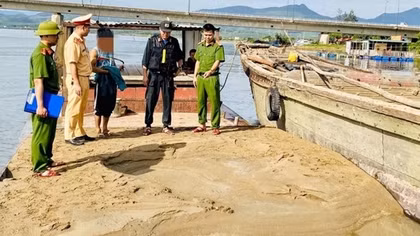 Liên tiếp phát hiện, xử lý các trường hợp khai thác cát trái phép
