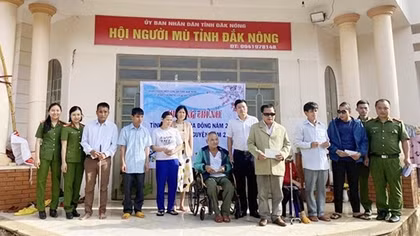 Nhiều hoạt động chăm lo Tết cho nhân dân và cán bộ, chiến sĩ có hoàn cảnh khó khăn