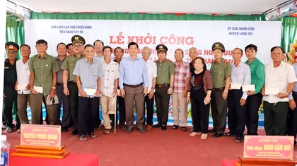 Cựu chiến binh Tiểu đoàn Tây Đô góp sức làm đường nông thôn vùng căn cứ cách mạng