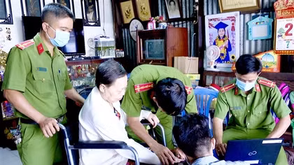Không có kỳ nghỉ lễ để đồng hành, phục vụ nhân dân