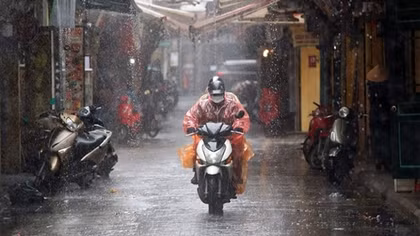 Mưa diện rộng khắp ba miền, nhiều nơi mưa rất to