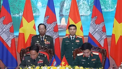 Bộ trưởng Phan Văn Giang hội đàm với Phó Thủ tướng, Bộ trưởng Bộ Quốc phòng Campuchia
