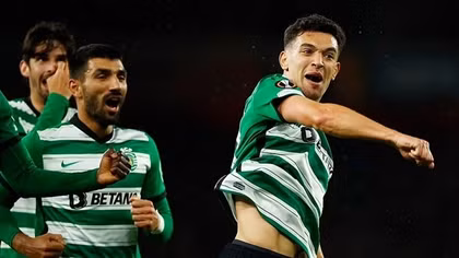 Cú lốp bóng từ khoảng cách 40m khiến Arsenal dừng bước tại Europa league