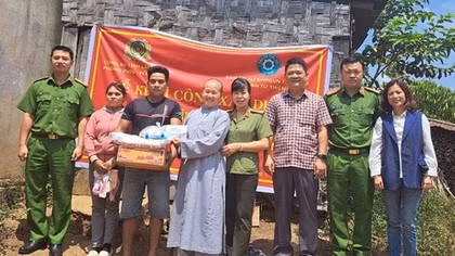 Công an tỉnh Lâm Đồng khởi công xây dựng, tặng nhà cho 2 gia đình khó khăn