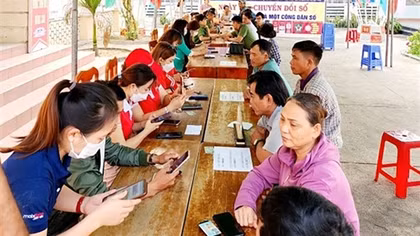 Tuyên truyền, hướng dẫn cho người dân bắt nhịp chuyển đổi số