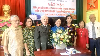 Gặp mặt các nữ Công an chi viện chiến trường miền Nam nhân ngày 20/10