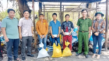 “Bà hỏa” thiêu rụi 3 căn nhà của anh em ruột
