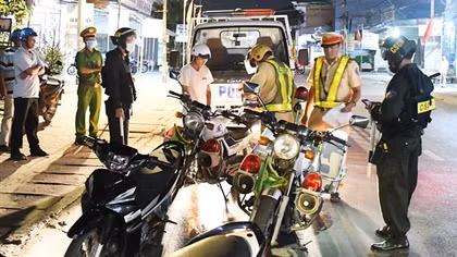 Công an các tỉnh Miền Tây đảm bảo bình yên cho nhân dân vui Xuân đón Tết