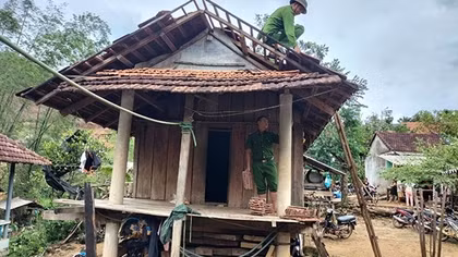 Chuyện Công an xã vận động người dân xóa bỏ hủ tục “nghi kỵ cầm đồ thuốc độc”