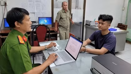 Nhậu say, bị kiểm tra nồng độ cồn, thanh niên tấn công CSGT