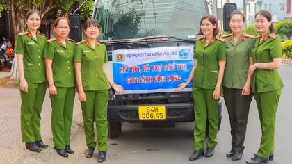 Phụ nữ Công an tỉnh Vĩnh Long kết nối hỗ trợ nông dân tiêu thụ 120 tấn cam sành