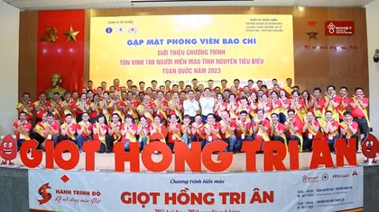 Tôn vinh 100 người hiến máu tiêu biểu toàn quốc năm 2023
