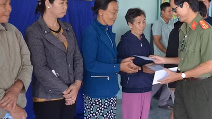 Xuân ấm tình thương với học sinh và bà con nghèo Ninh Thuận