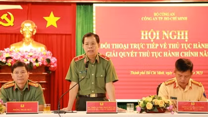 Phẫu thuật thẩm mỹ xong, ra sân bay dễ gặp rắc rối do gương mặt thay đổi