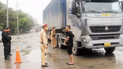 Tài xế thanh minh chở hàng cho công ty nên không biết quá tải