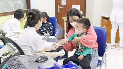 Thời tiết nồm ẩm, tăng mạnh bệnh nhi nhập viện do hen phế quản
