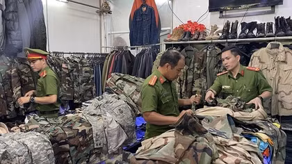 Phát hiện lượng lớn quân phục nước ngoài nhập lậu