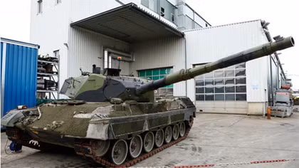 Một nước EU mua 49 tăng Leopard cũ gửi tới Ukraine