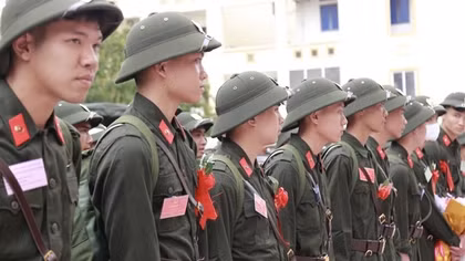 Trốn nhập ngũ, 2 thanh niên bị xử phạt 125 triệu đồng