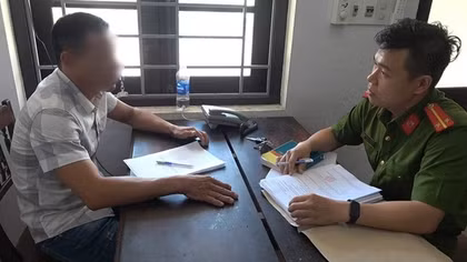 Cho cô gái đi nhờ xe rồi giở trò đồi bại