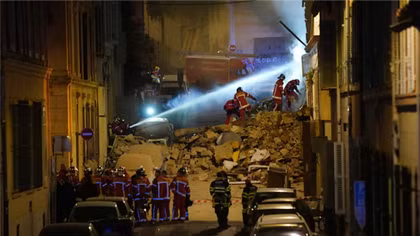 Sập hai tòa nhà trong khu phố cổ ở Marseille, nhiều người vẫn mắc kẹt