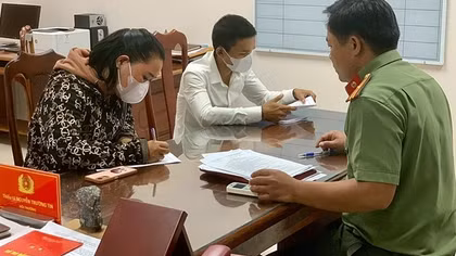 Xử phạt 2 đối tượng chuyển cuộc gọi đòi nợ đến đường dây nóng của Bộ Công an
