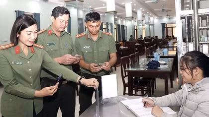 Công an Hà Nam tiên phong sử dụng thanh toán điện tử