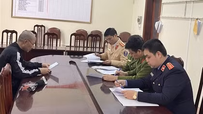 Khởi tố "ma men" chống đối Cảnh sát