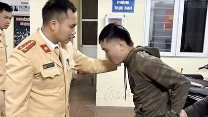 CSGT Hà Nội cùng người dân truy bắt cướp