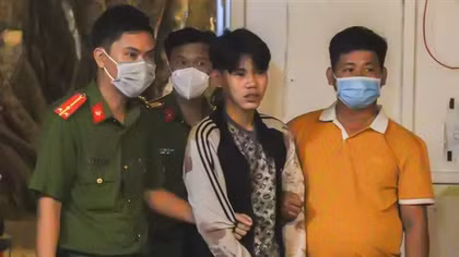 Mâu thuẫn tại quán cà phê, mang dao bấm ra đâm chết người
